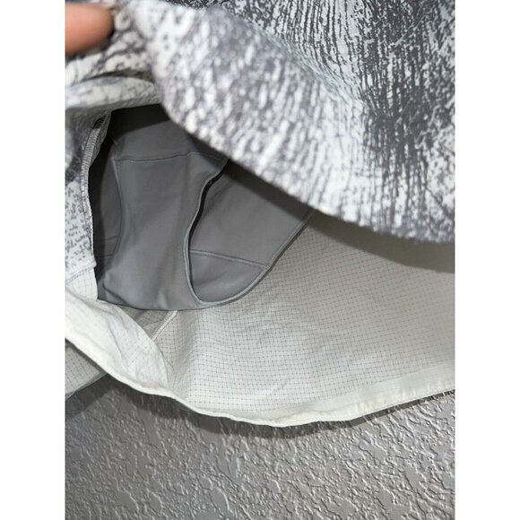 OUTDOOR Voices Reasy Set Running Shorts Size Small NWTS New Platinum (Q) - Picture 3 of 6